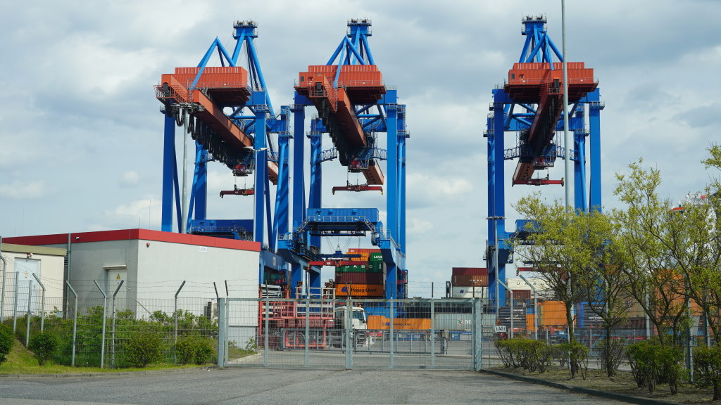 Containerbrücke: So funktioniert der Gigant im Hafenbetrieb!