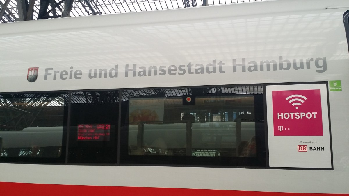 ICE mit dem Wappen von Hamburg